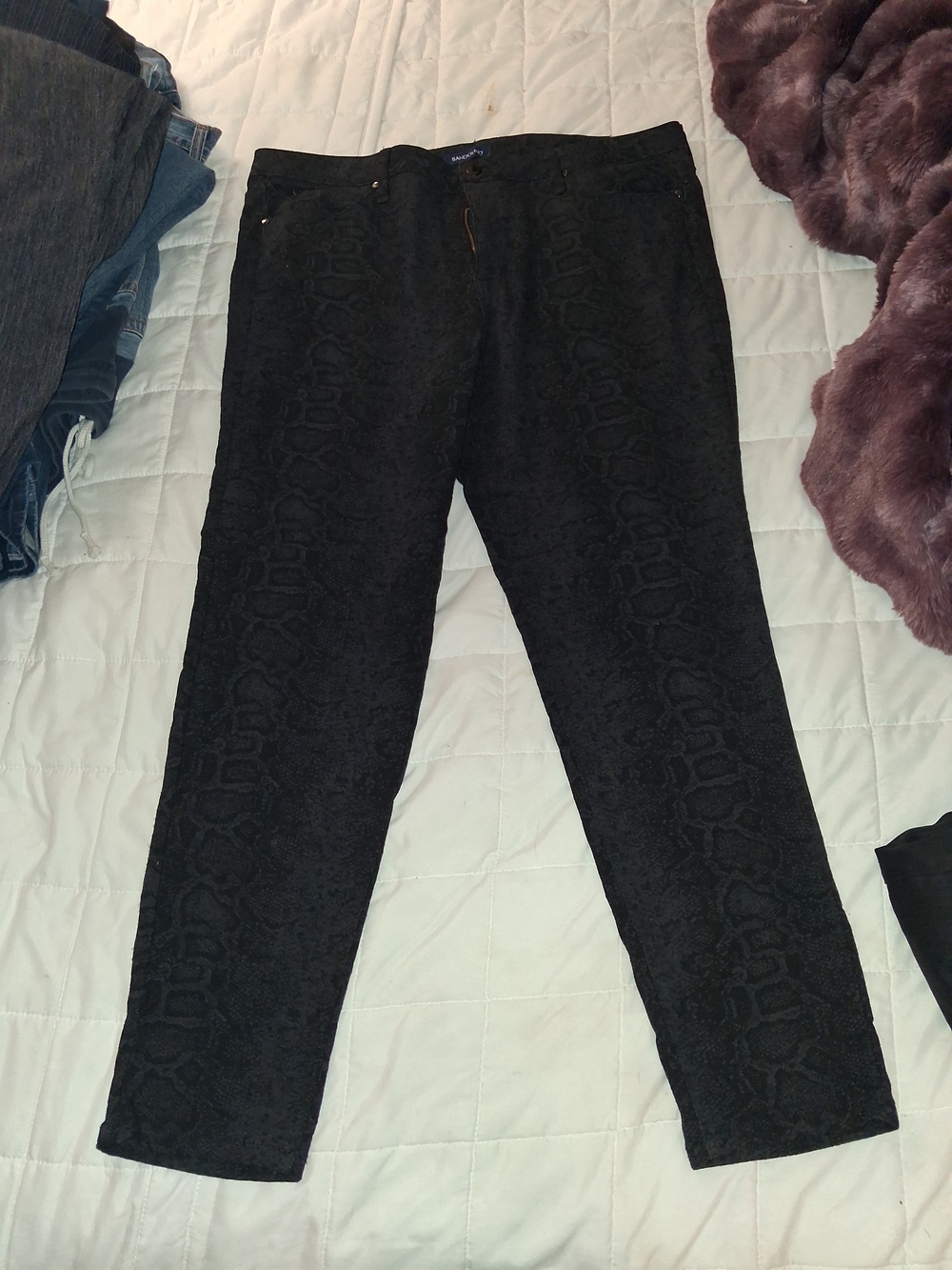 Women’s Black Patterned Jeans